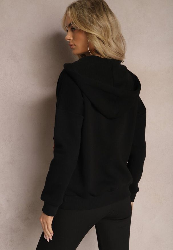 Renee - Czarna Bawełniana Bluza z Sznurkami i Kapturem Tyche. Typ kołnierza: kaptur. Kolor: czarny. Materiał: bawełna. Wzór: kolorowy