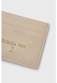Patrizia Pepe portfel damski kolor beżowy. Kolor: beżowy. Materiał: materiał. Wzór: gładki #3