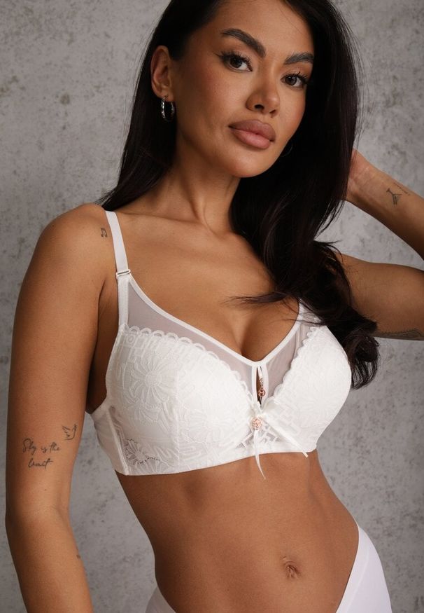 Renee - Jasnobeżowy Biustonosz Full Cup Zdobiony Koronką Raviera. Kolor: beżowy. Materiał: koronka. Wzór: aplikacja, koronka