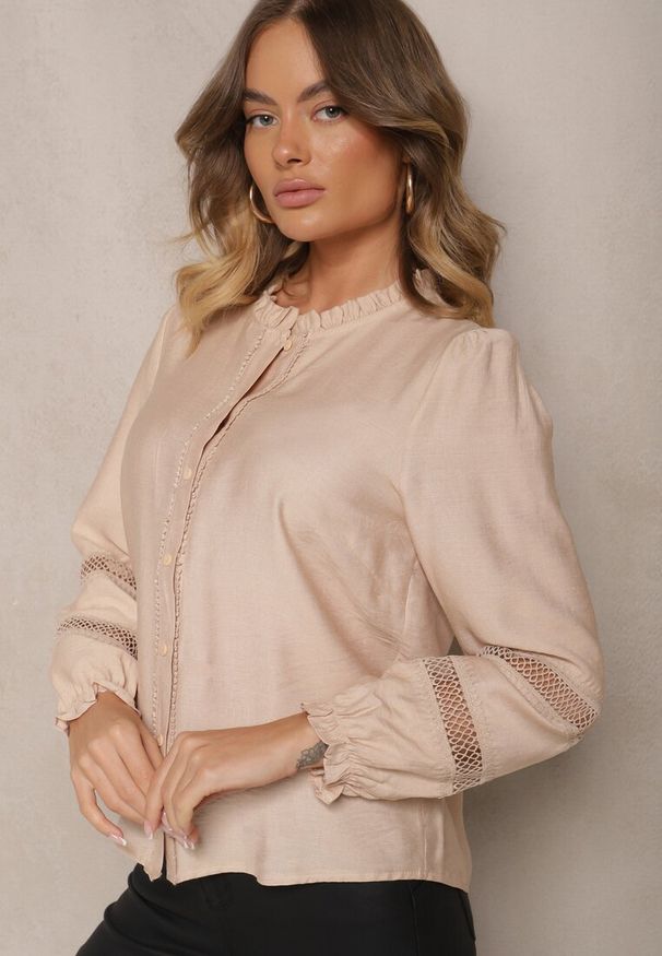 Renee - Beżowa Prosta Koszula z Wiskozy z Ozdobnymi Koronkowymi Wstawkami Cesiola. Okazja: na spotkanie biznesowe. Kolor: beżowy. Materiał: wiskoza, koronka. Długość rękawa: długi rękaw. Długość: długie. Styl: klasyczny, elegancki, biznesowy