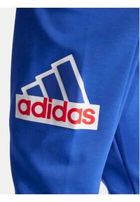 Adidas - adidas Spodnie dresowe Future Icons Badge of Sport IS9594 Niebieski Regular Fit. Kolor: niebieski. Materiał: bawełna