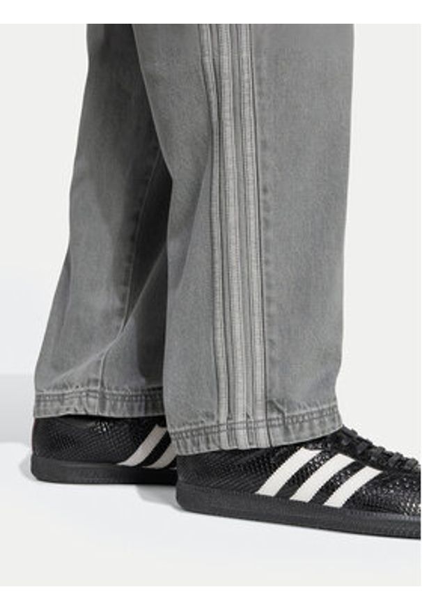Adidas - adidas Jeansy adicolor Denim Stone JW5920 Szary Regular Fit. Kolor: szary