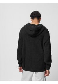 outhorn - Sweter oversize z kapturem męski - czarny. Typ kołnierza: kaptur. Kolor: czarny. Materiał: materiał, bawełna, dzianina. Długość rękawa: bez rękawów. Wzór: ze splotem. Sezon: jesień, zima #6