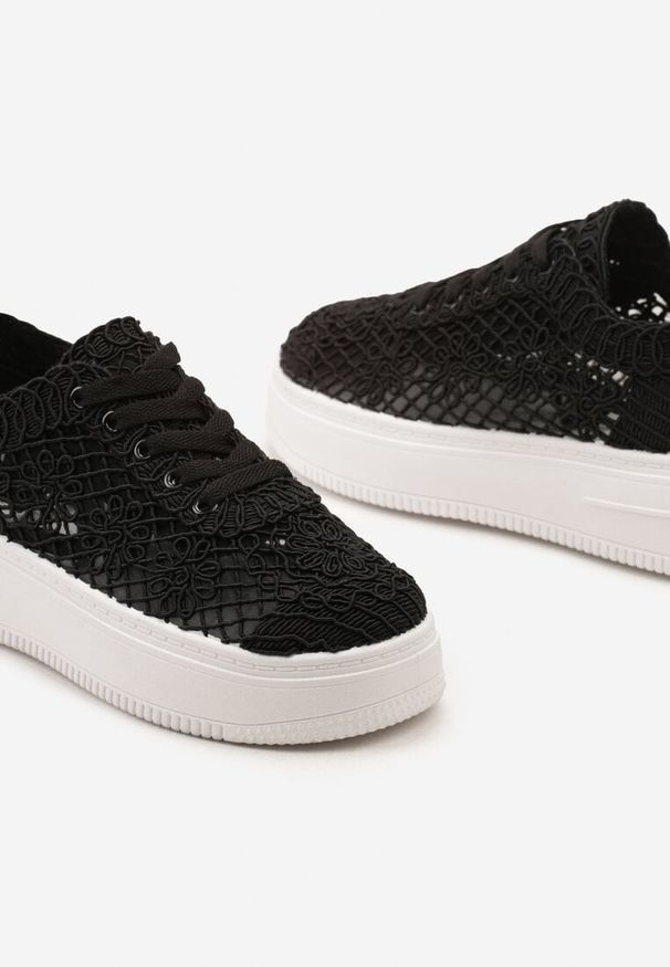 Born2be - Czarne Sneakersy na Grubej Podeszwie z Ażurową Cholewką przed Kostkę Harae. Wysokość cholewki: przed kostkę. Kolor: czarny. Materiał: jeans. Szerokość cholewki: normalna. Wzór: ażurowy. Sezon: lato, wiosna