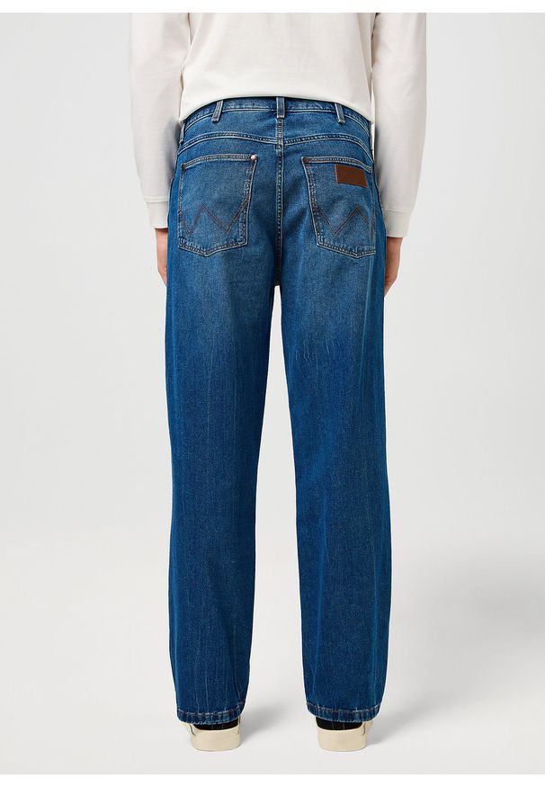 Wrangler - MESKIE SPODNIE WRANGLER LOOSE STRAIGHT RETRO BLUE 112371018. Styl: retro