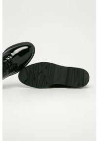 Tamaris - Półbuty. Nosek buta: okrągły. Zapięcie: sznurówki. Kolor: czarny. Materiał: syntetyk, skóra ekologiczna, materiał, lakier. Szerokość cholewki: normalna. Obcas: na obcasie. Wysokość obcasa: średni #2