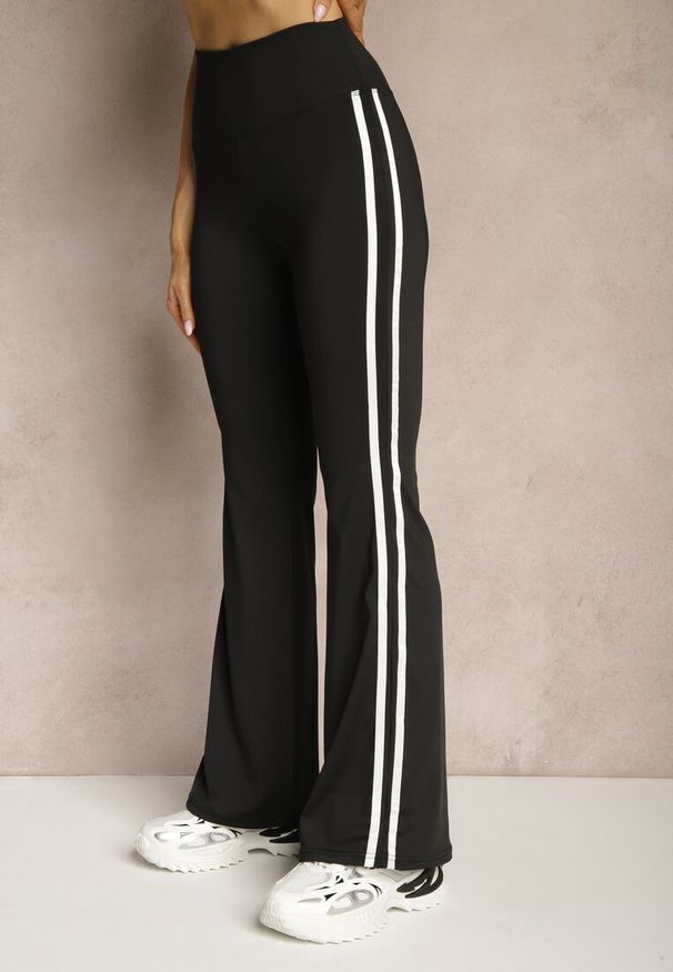 Renee - Czarne Legginsy Flare High Waist z Marszczeniem i Lampasami Kirsena. Okazja: na co dzień. Stan: podwyższony. Kolor: czarny. Styl: casual, elegancki