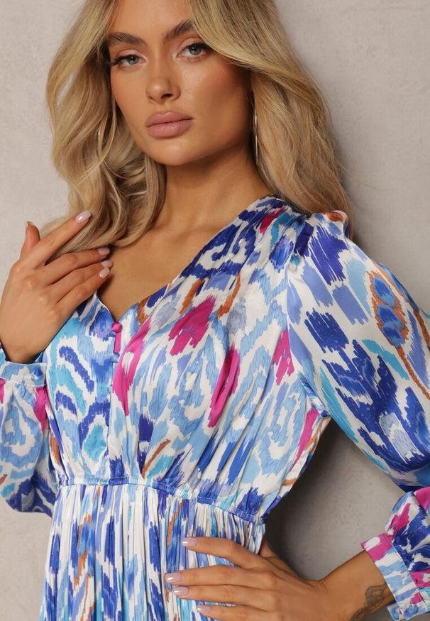 Renee - Niebieska Rozkloszowana Sukienka z Elastyczną Gumką w Talii w Stylu Boho Mizza. Okazja: na imprezę. Typ kołnierza: dekolt w serek. Kolor: niebieski. Styl: boho