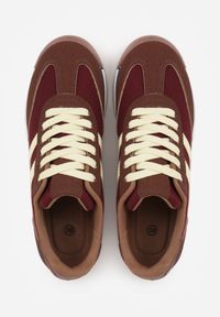 Born2be - Brązowe Sneakersy z Geometrycznym Motywem Jannata. Okazja: na co dzień. Kolor: brązowy. Materiał: jeans, dresówka. Wzór: geometria #9