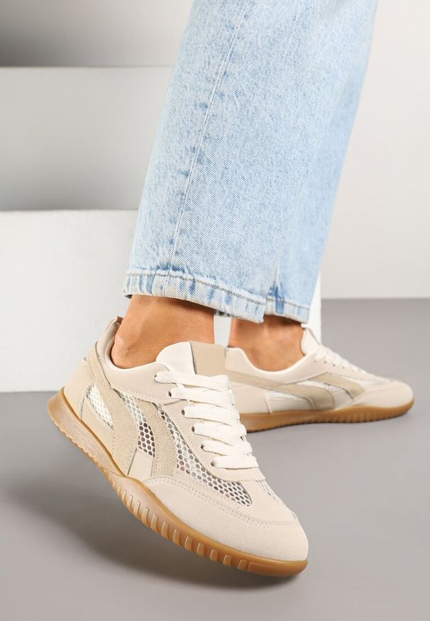 Born2be - Ciemnobeżowe Sneakersy w Stylu Tenisówek Ozdobione Paskami Amooshea. Okazja: na co dzień. Zapięcie: pasek. Kolor: beżowy. Materiał: jeans. Wzór: aplikacja
