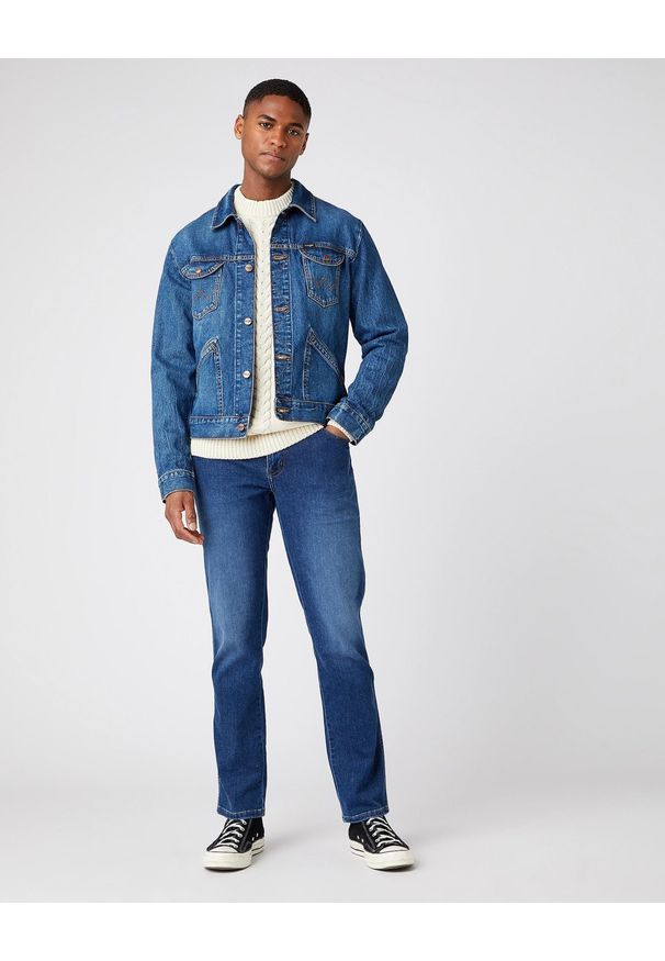 Wrangler - MĘSKIE SPODNIE JEANSOWE WRANGLER TEXAS SLIM BLUE SILK W12SAO67S 112141145
