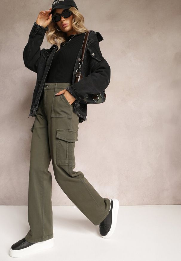 Renee - Ciemnozielone Szerokie Jeansy Cargo z Elastycznej Bawełny Ganiaba. Okazja: na co dzień. Stan: podwyższony. Kolor: zielony. Styl: elegancki, casual