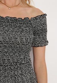 Born2be - Czarna Bawełniana Sukienka Typu Hiszpanka z Górą Marszczoną Gumkami z Falbanką Herira. Okazja: na co dzień, na spacer. Typ kołnierza: dekolt hiszpanka. Kolor: czarny. Materiał: bawełna. Długość rękawa: krótki rękaw. Typ sukienki: dopasowane, proste. Styl: klasyczny, casual #7