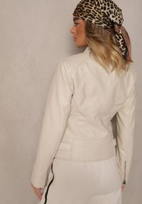 Renee - Jasnobeżowa Kurtka w Stylu Ramoneski Ozdobiona Tłoczeniem i Paskami Mirizola. Okazja: na co dzień. Kolor: beżowy. Materiał: jeans. Wzór: aplikacja. Styl: elegancki, rockowy, wizytowy, casual #3