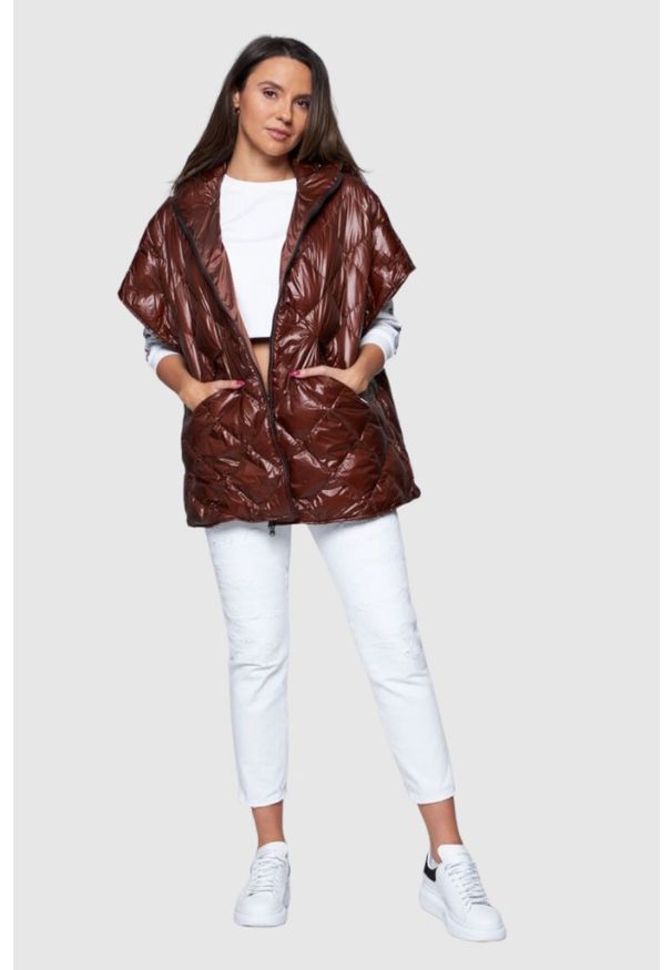 Hetrego - HETREGO Brązowy damski puchowy bezrękawnik Ginger z kapturem, Rozmiar S. Typ kołnierza: kaptur. Kolor: brązowy. Materiał: puch, poliamid. Długość rękawa: bez rękawów