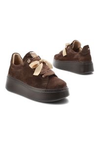Sneakersy damskie Karino, cholewka ze skóry naturalnej zamszowej miękka konstrukcja dekoracyjne sznurowanie na wstążkach gruba podeszwa, brązowe, 599. Okazja: na co dzień. Zapięcie: sznurówki. Kolor: brązowy. Materiał: zamsz, skóra. Szerokość cholewki: normalna. Obcas: na platformie. Styl: casual, elegancki #8