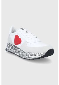 Love Moschino Buty skórzane kolor biały na platformie. Nosek buta: okrągły. Zapięcie: sznurówki. Kolor: biały. Materiał: skóra. Obcas: na platformie #5