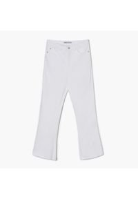 Cropp - Białe jeansy kick flare - Biały. Stan: podwyższony. Kolor: biały #1