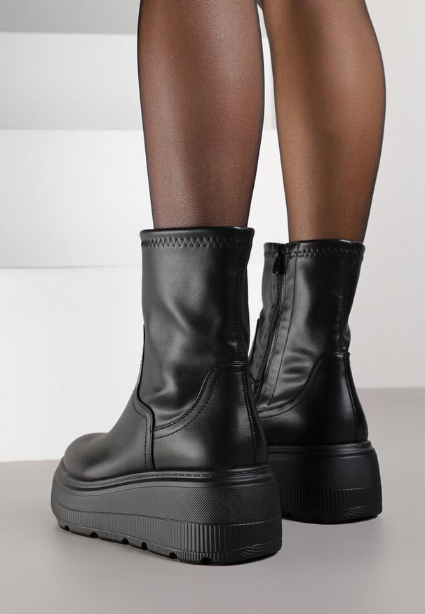 Renee - Czarne Botki na Platformie w Stylu Cyber Fisatte. Kolor: czarny. Materiał: skóra. Obcas: na platformie