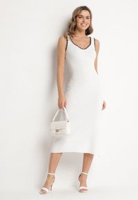 Born2be - Biała Sukienka Dzianinowa o Taliowanym Kroju na Ramiączkach z Lamówką Zenlimi. Okazja: na co dzień. Typ kołnierza: dekolt w kształcie V. Kolor: biały. Materiał: dzianina. Długość rękawa: na ramiączkach. Styl: elegancki, casual #7