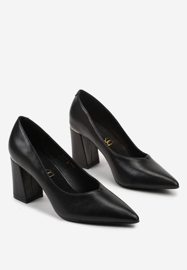 Born2be - Czarne Czółenka Vices na Geometrycznym Obcasie z Wkładką ze Skóry Naturalnej Midvire. Okazja: na co dzień, na spotkanie biznesowe, do pracy, na imprezę. Kolor: czarny. Materiał: skóra. Wzór: geometria. Obcas: na obcasie. Styl: casual, biznesowy, klasyczny. Wysokość obcasa: średni