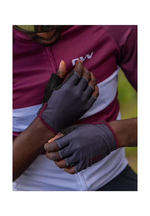 Rękawiczki rowerowe męskie NORTHWAVE ACTIVE Glove szaro fioletowe. Kolor: fioletowy, szary, wielokolorowy. Sport: kolarstwo