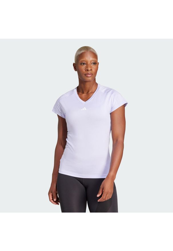 Adidas - Koszulka AEROREADY Train Essentials Minimal Branding V-Neck. Typ kołnierza: dekolt w serek. Kolor: biały, fioletowy, wielokolorowy. Materiał: materiał