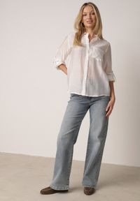 Born2be - Biała Transparentna Koszula Ozdobiona Cyrkoniami Clymadia. Okazja: na co dzień. Kolor: biały. Materiał: jeans. Wzór: aplikacja. Styl: casual, klasyczny #7