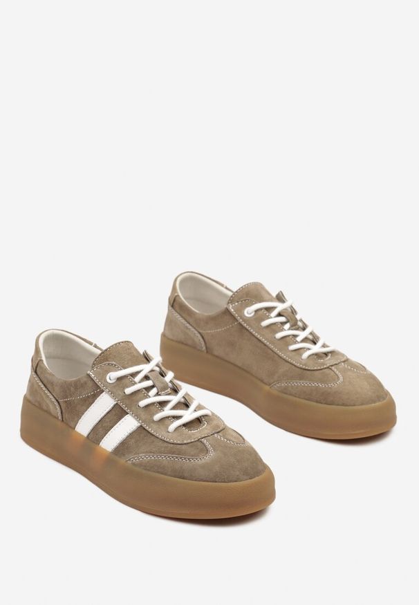 Born2be - Ciemnobeżowe Skórzane Sneakersy w Stylu Kultowych Tenisówek Rerionelle. Okazja: na co dzień. Kolor: beżowy. Materiał: skóra. Szerokość cholewki: normalna