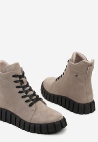 Born2be - Ciemnobeżowe Botki Typu Workery Potocki na Grubej Tłoczonej Podeszwie Gettane. Okazja: na co dzień. Kolor: beżowy. Materiał: jeans. Styl: casual #5