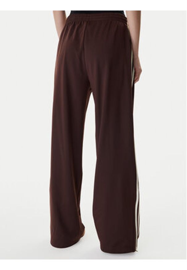 Adidas - adidas Spodnie dresowe Firebird KG3706 Brązowy Loose Fit. Kolor: brązowy. Materiał: syntetyk