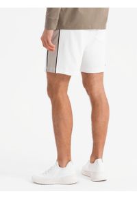 Ombre Clothing - Męskie krótkie spodenki dresowe w szerokie pasy – złamana biel V1 - Rozmiar: L. Okazja: na co dzień. Kolor: biały. Materiał: dresówka. Długość: krótkie. Styl: sportowy, casual #10