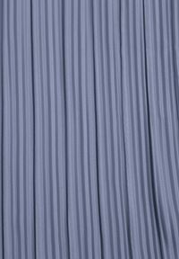 Renee - Niebieskie Plisowane Spodnie High Waist z Szerokimi Nogawkami Sedalia. Stan: podwyższony. Kolor: niebieski. Materiał: satyna #2