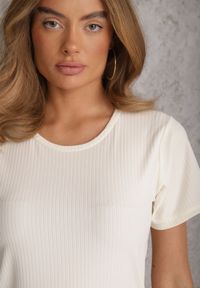 Renee - Jasnobeżowy T-shirt Basic z Okrągłym Dekoltem Dolea. Okazja: na co dzień. Kolor: beżowy. Materiał: jeans. Długość: krótkie. Wzór: gładki. Styl: casual #4