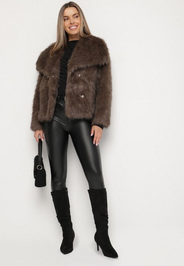 Born2be - Brązowa Kurtka Futro z Wsuwanymi Kieszeniami Liriena. Okazja: na co dzień, na spacer. Kolor: brązowy. Materiał: futro. Styl: elegancki, klasyczny, casual