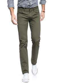 Lee - MĘSKIE SPODNIE MATERIAŁOWE LEE DAREN ZIP FLY OLIVE GREEN L707QX25. Materiał: materiał