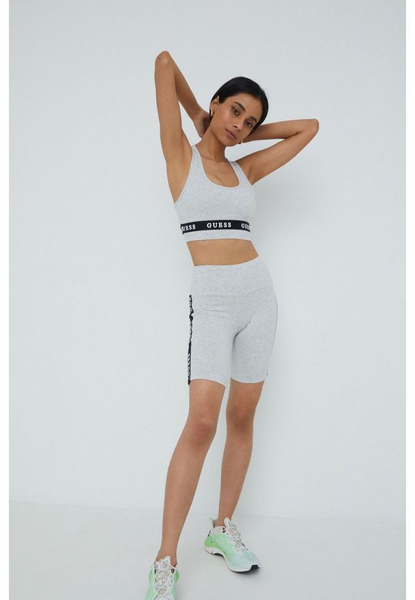 Guess Szorty damskie kolor szary z nadrukiem high waist. Stan: podwyższony. Kolor: szary. Materiał: dzianina. Wzór: nadruk