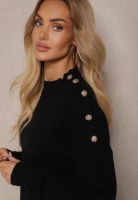 Renee - Czarny Sweter z Półgolfem Wiskozą i Modalem Ozdobiona Guzikami Emmitana. Okazja: na co dzień. Kolor: czarny. Materiał: wiskoza. Wzór: aplikacja. Styl: klasyczny, casual, elegancki