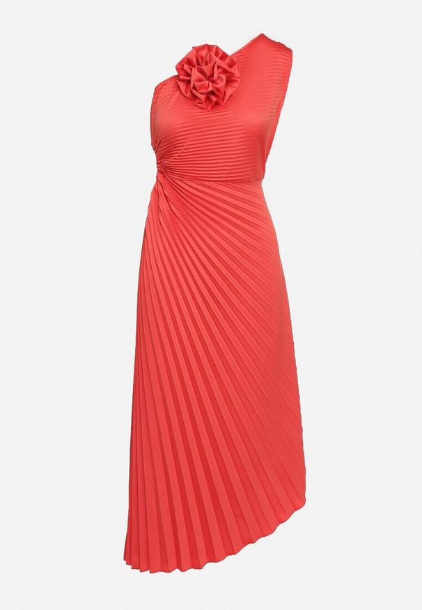 Born2be - Czerwona Plisowana Sukienka o Asymetrycznym Kroju z Wycięciem i Broszką w Kształcie Kwiatu Lavimas. Okazja: na imprezę. Kolor: czerwony. Wzór: kwiaty. Typ sukienki: asymetryczne. Styl: elegancki, wizytowy