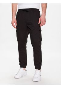 Brave Soul Joggery MTR-FINECARGO Czarny Regular Fit. Kolor: czarny. Materiał: bawełna