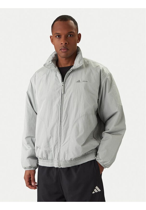 Adidas - adidas Kurtka przejściowa Moon Boot JM8923 Szary Loose Fit. Kolor: szary. Materiał: syntetyk