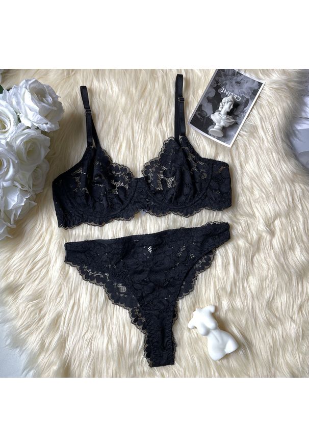 Intica - Komplet bielizny koronkowej z regulowanymi ramiączkami Dorota. Kolor: czarny. Materiał: koronka. Wzór: koronka