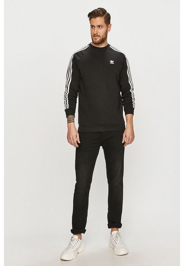 adidas Originals - Bluza. Okazja: na co dzień. Kolor: czarny. Długość rękawa: raglanowy rękaw. Wzór: aplikacja. Styl: casual