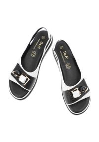 Sandały damskie S.Barski, ze skóry ekologicznej ozdobna klamra dekoracyjne kamienie lekka podeszwa casual letnie, białe, GR61-5932. Okazja: na co dzień. Zapięcie: klamry. Kolor: biały. Materiał: skóra ekologiczna. Sezon: lato. Styl: casual #6