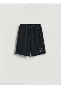 Reserved - Szorty bermudy - czarny. Kolor: czarny. Materiał: dzianina, bawełna
