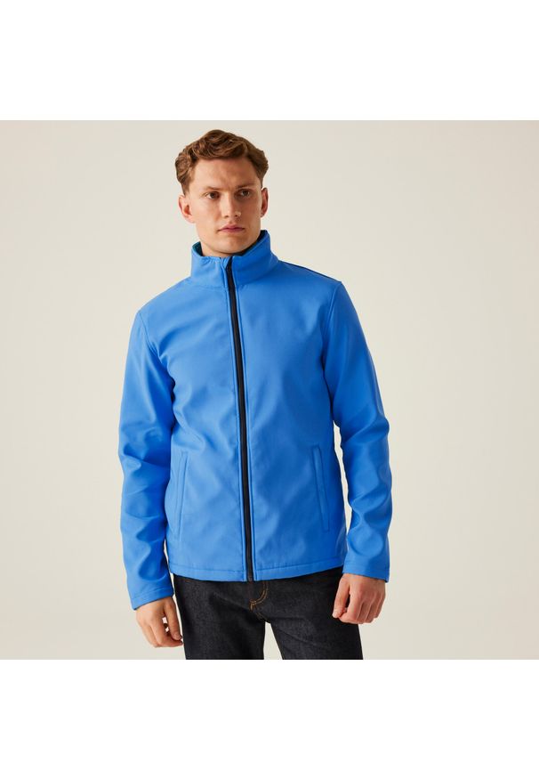 Regatta - Softshell roboczy męski Ablaze. Kolor: wielokolorowy, niebieski, turkusowy. Materiał: softshell. Sezon: zima, jesień. Sport: turystyka piesza