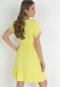 Born2be - Żółta Sukienka z Gumką w Pasie z Plecionymi Wstawkami z Wiskozy Hanora. Kolor: żółty. Materiał: wiskoza. Styl: boho #5