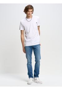 Big-Star - Koszulka męska z kieszonką biała Carbon 101. Okazja: na co dzień. Kolor: biały. Materiał: jeans, denim, bawełna. Długość rękawa: krótki rękaw. Długość: krótkie. Wzór: aplikacja. Styl: casual #2