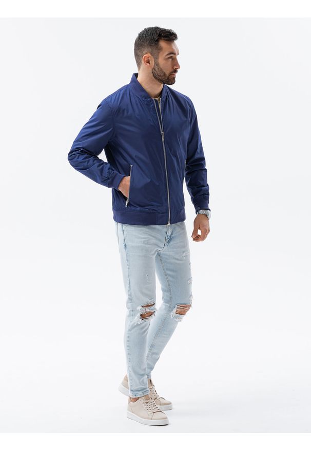 Niebieska kurtka Ombre Clothing na wiosnę