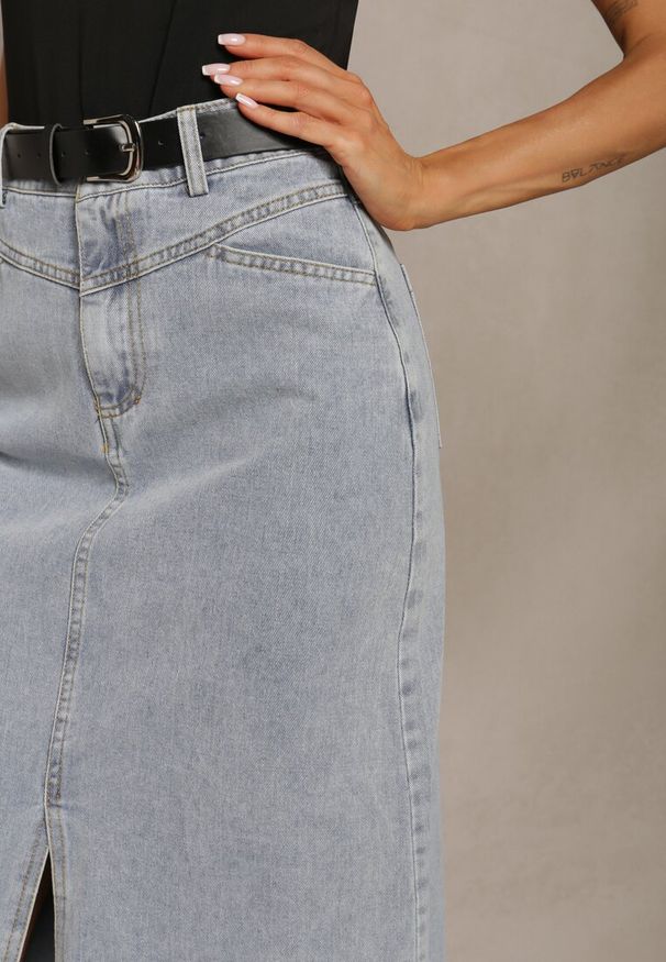 Renee - Jasnoniebieska Ołówkowa Spódnica Jeansowa z Paskiem w Komplecie Olvane. Kolor: niebieski. Materiał: jeans